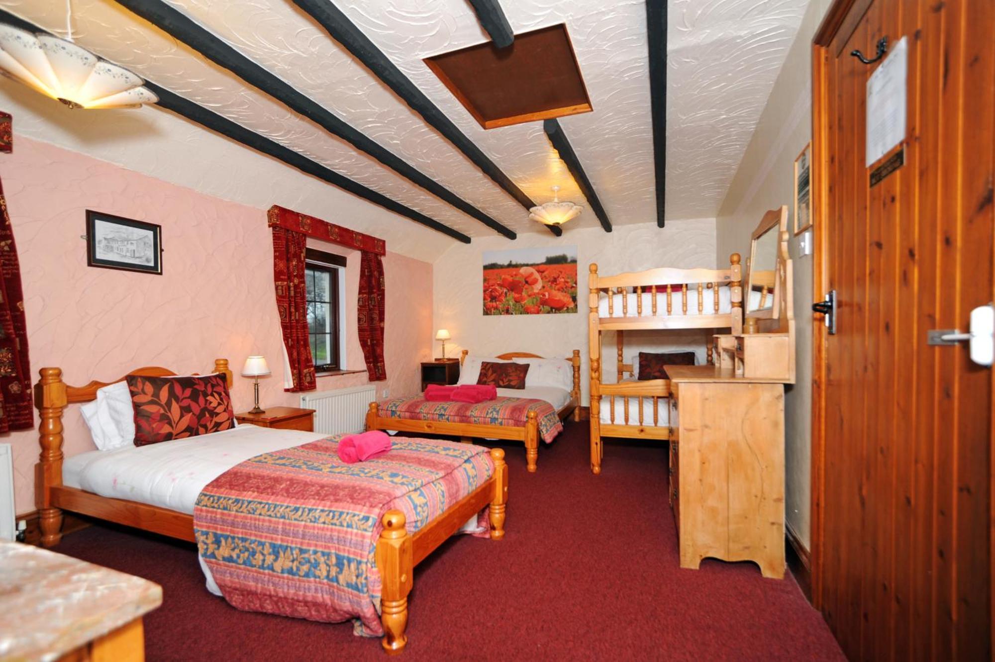 The West Country Inn Кловелли Экстерьер фото
