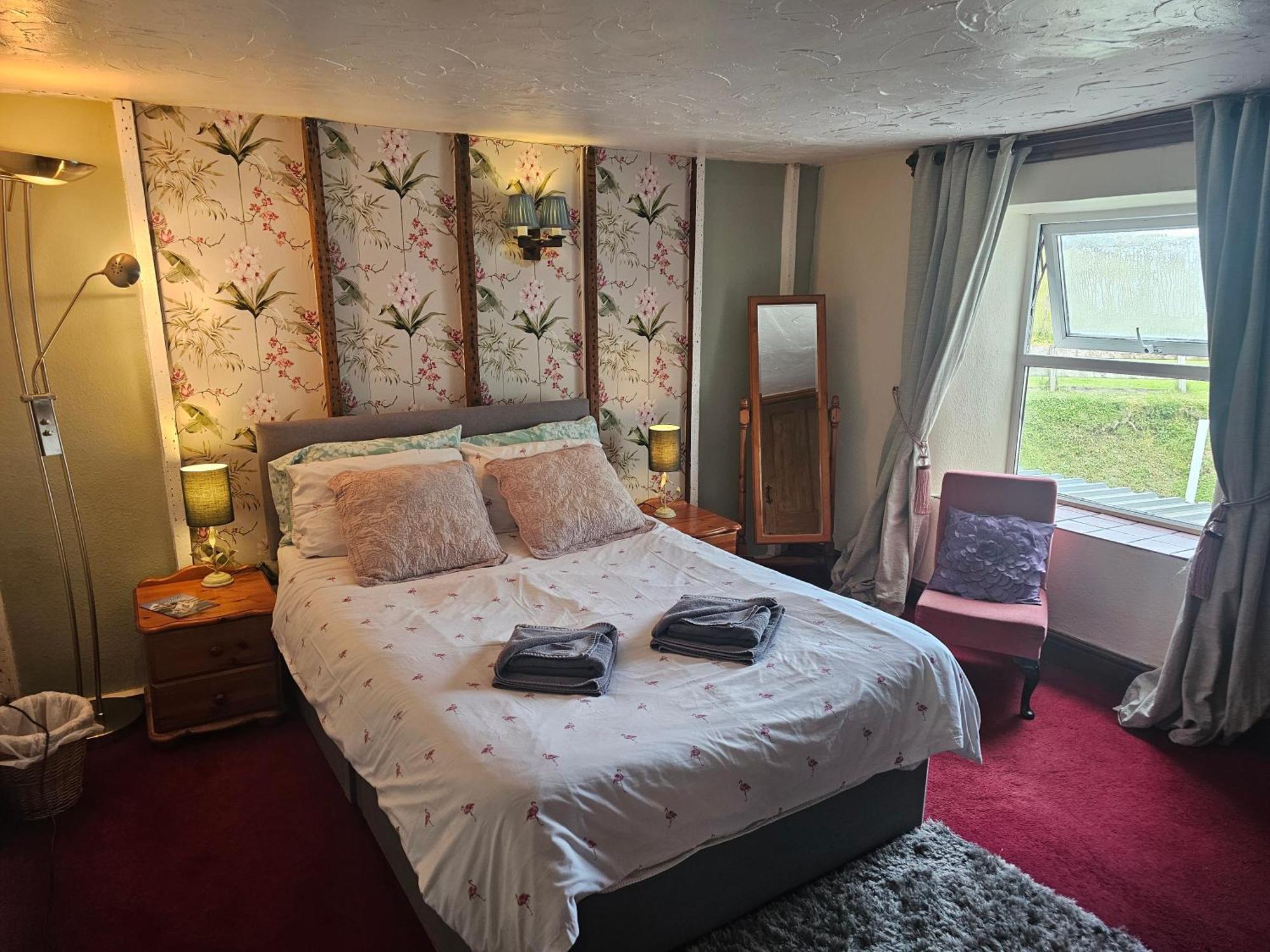 The West Country Inn Кловелли Экстерьер фото