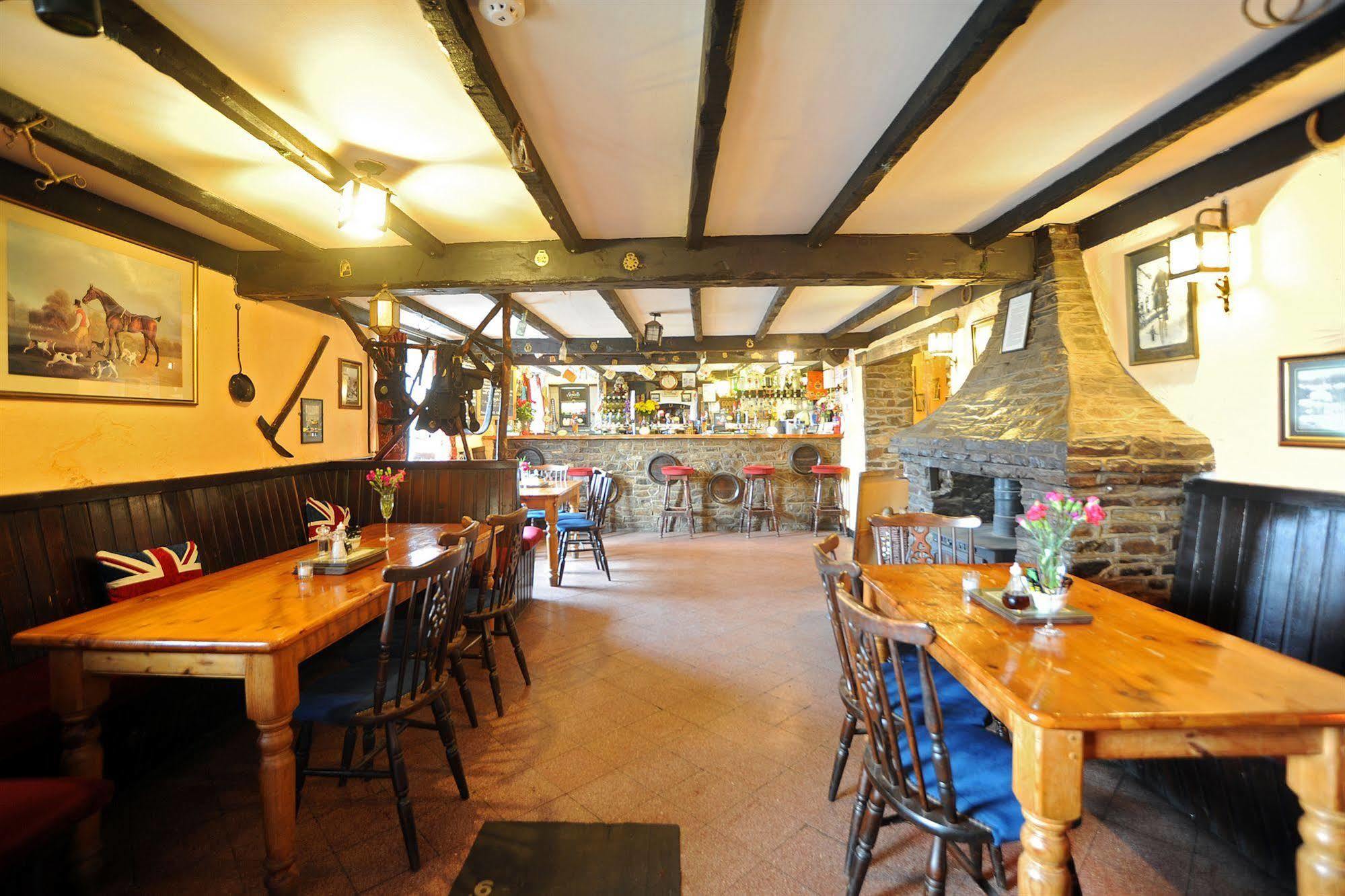 The West Country Inn Кловелли Экстерьер фото